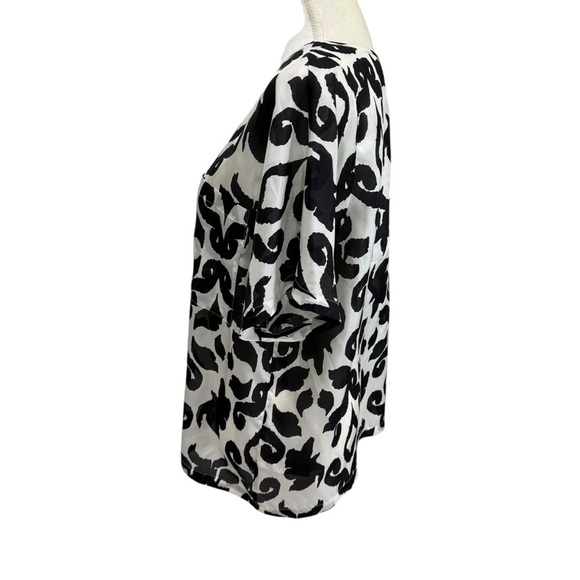 TILLEY NWT Women’s Small Slouchy Silk Tee Black Ikat Print Short Sleeve $220 - Picture 2 of 15